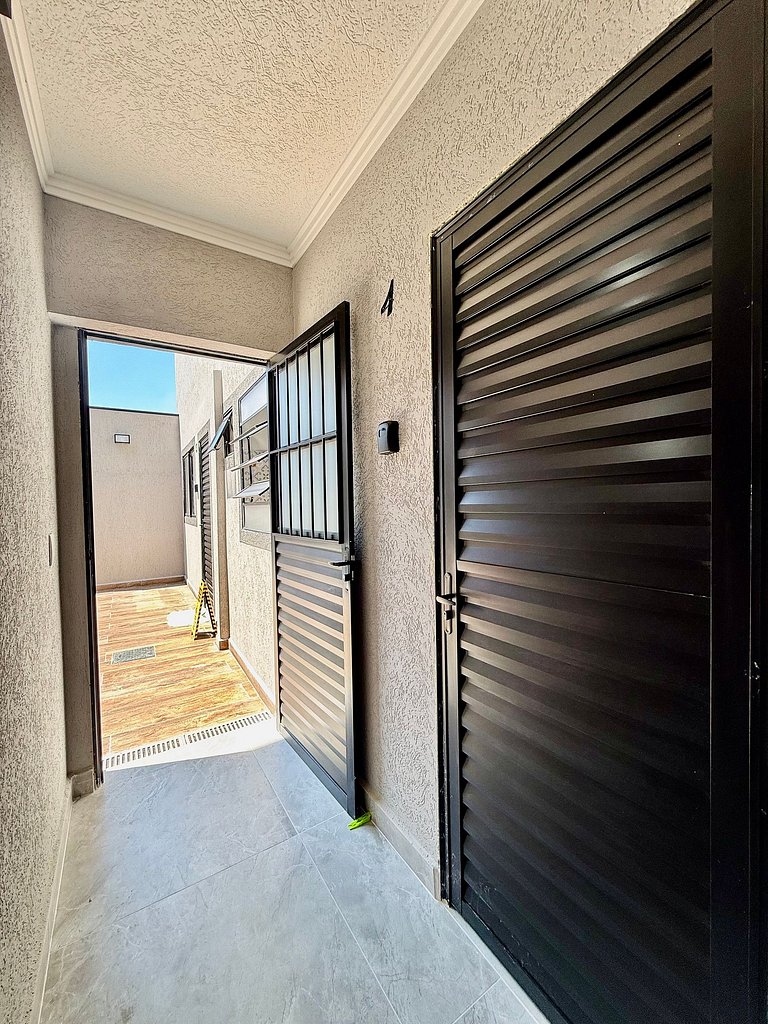 C06 Apê Casal Completo Piscina ao lado Quina Bar