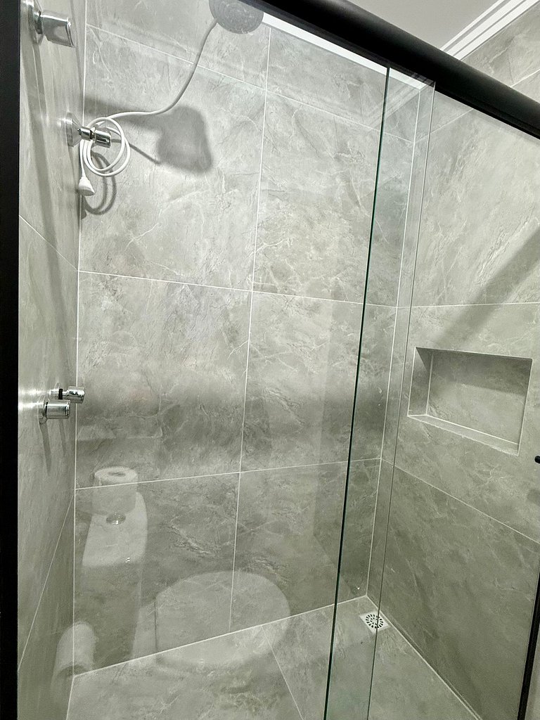 C06 Apê Casal Completo Piscina ao lado Quina Bar